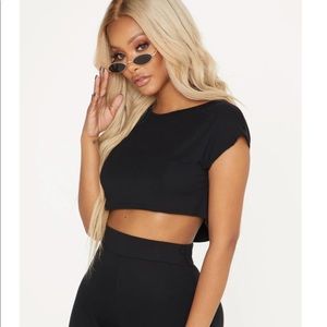 PrettyLittleThing Black Cropped T Shirt